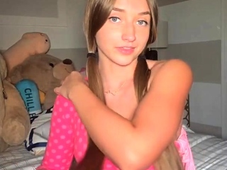 Love Chat Big Boobs Brunette Masturbating For Cam