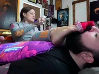 Footpunkz – Tattooed Babe Sneaks In To Give Foot Smelling